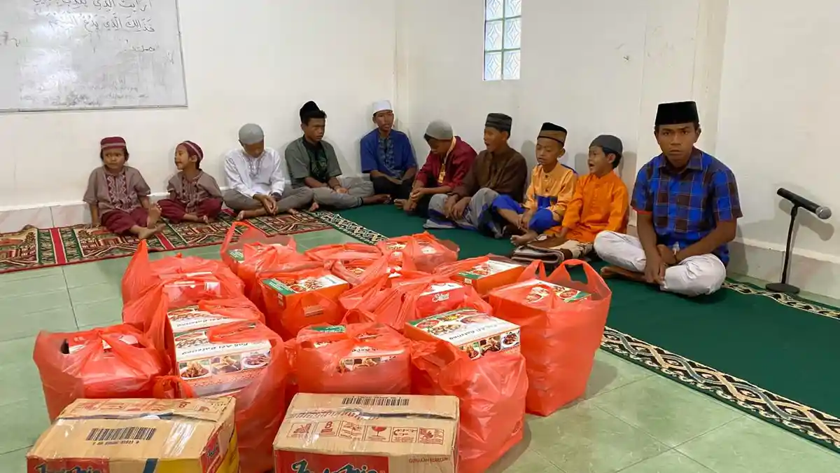 Jalin Silaturahmi, Tiga Masjid Dapat Bantuan Paket Sembako dari BP Batam
