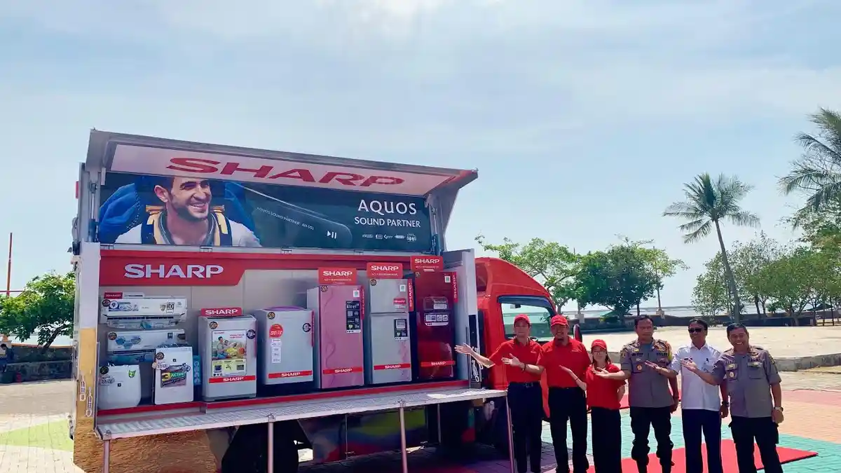 Sharp Indonesia Luncurkan Lima Unit Sharp 50 Years Mobile Display Truck Keliling Nusantara