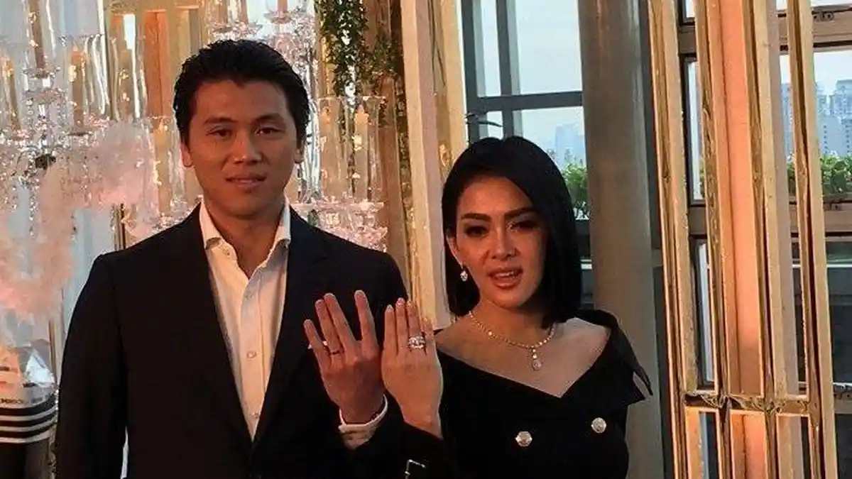 Dua Minggu Menikah, Syahrini Kaget dengan Perubahan Sikap Reino Barack