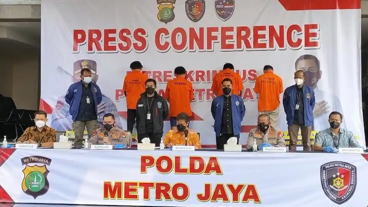 Polisi Tangkap Pegawai Kelurahan Pembobol Data Sertifikat Vaksin yang Terkoneksi PeduliLindungi