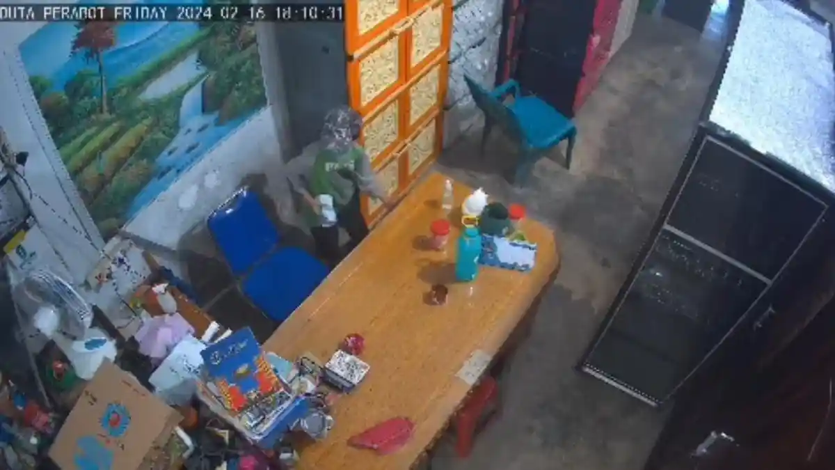 Terekam CCTV, Diduga Bocah Laki-laki Curi Uang Rp 10 Juta dari Laci Toko Perabot Jalan Medan-Binjai