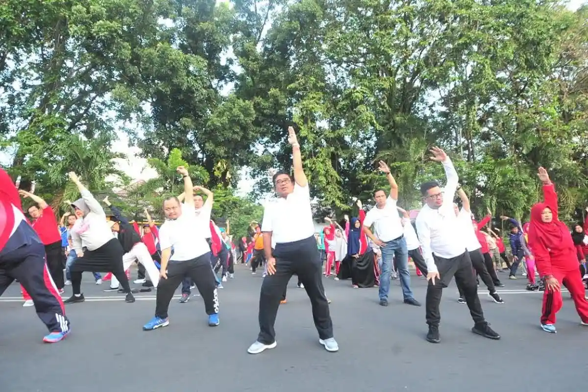 Soni Sumarsono Senam Sehat Bersama Warga Makassar di CFD Sudirman