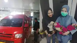 Bayi-kembar-yang-lahir-di-mobil-dalam-perawatan-di-RSUD-Satelit-Kabupaten-Aceh-Besar.jpg