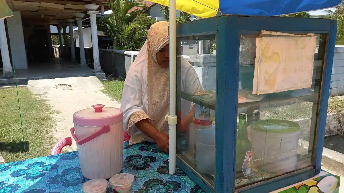 10 Tahun Jualan Es Pisang Ijo di Gorontalo, Anna Raup Keuntungan Ratusan Ribuan per Hari