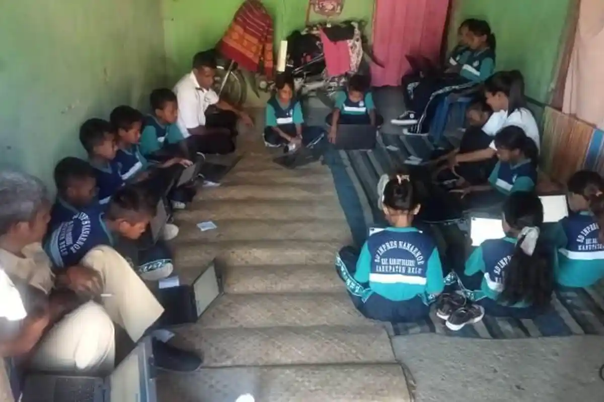 Kendala Jaringan Internet, Siswa-siswi di Belu Perbatasan RI-RDTL, Ujian ANBK di Rumah Warga
