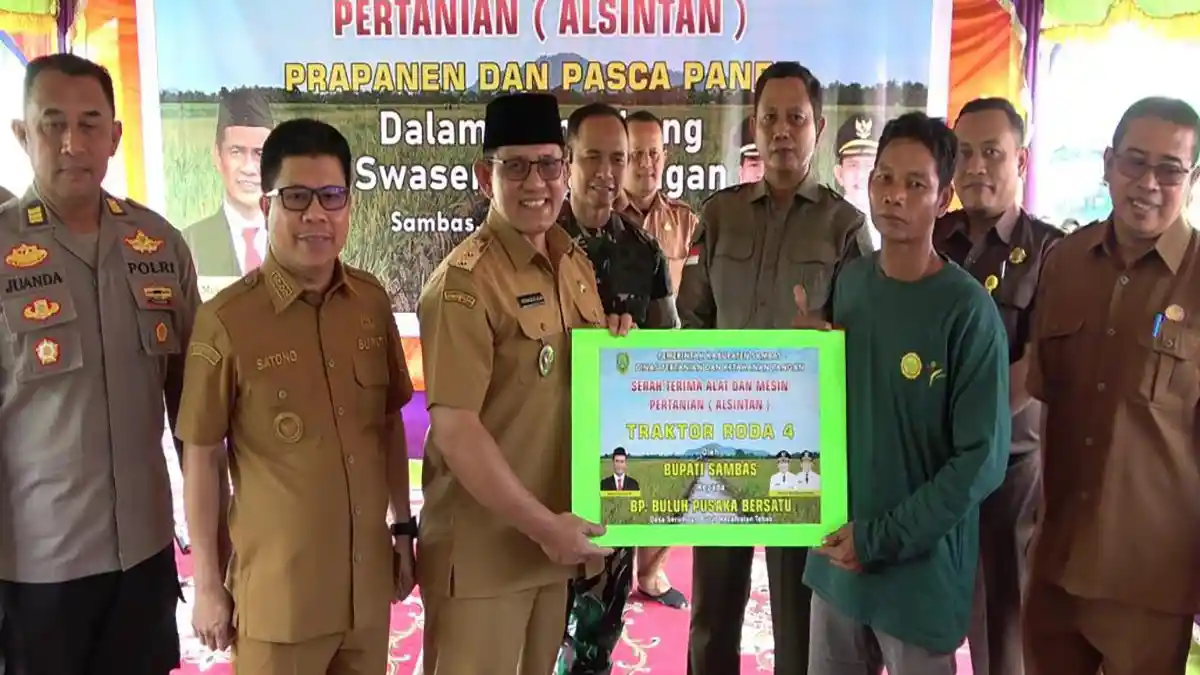 Bupati Sambas Satono Serahkan 1034 Unit Alsintan Bantuan Pemerintah