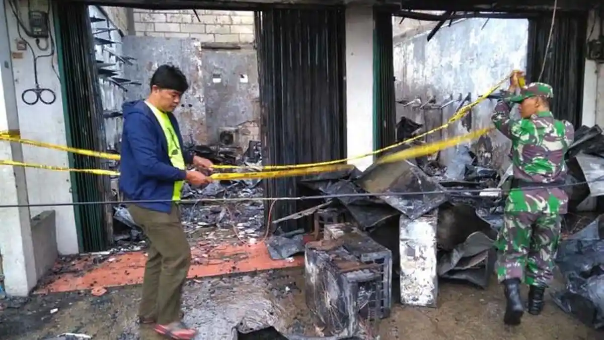 Tiga Ruko di Srengseng Hangus Terbakar Dipicu Selang Tabung Gas Bocor