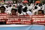 Ratusan Perawat Demo di Gedung DPR