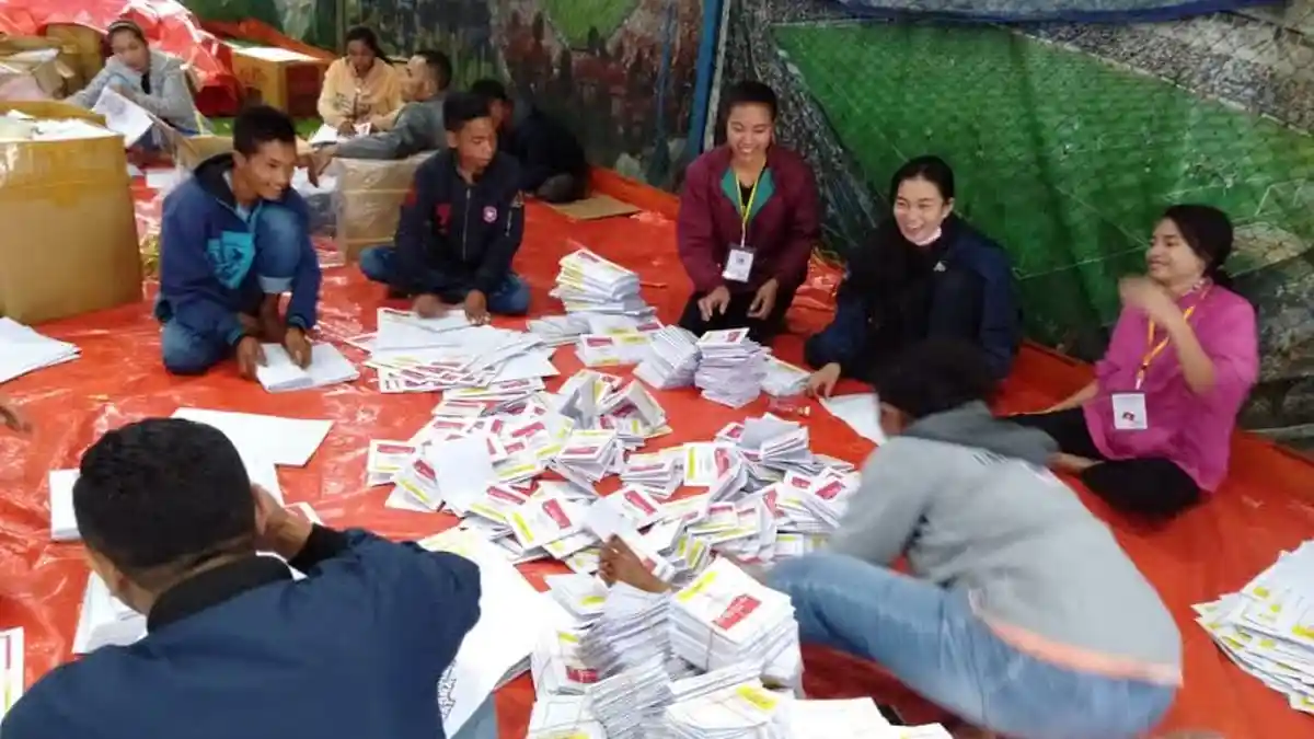 Ini Penjelasan KPUD Mangggarai Hari Kesepuluh Sortir Surat Suara