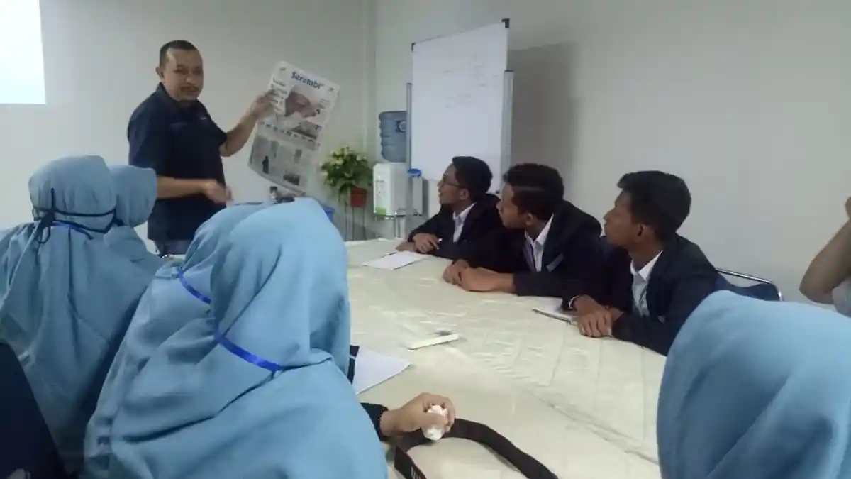 Santri Dayah Insan Qur'ani Berkunjung ke Harian Serambi Indonesia, Ini yang Ingin Dipelajari
