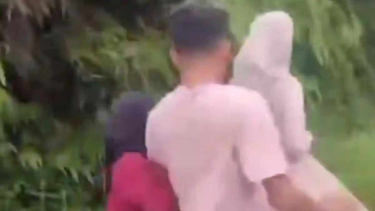 Viral! Seorang Istri Hentikan Kederaan Truk Suaminya yang Sedang Melintas, Diduga Bawah Wanita Lain