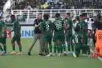 Persebaya-Surabaya-Josep-Gombau-melawan-Arema-FC-di-Stadion-Gelora-Bung-Tomo.jpg
