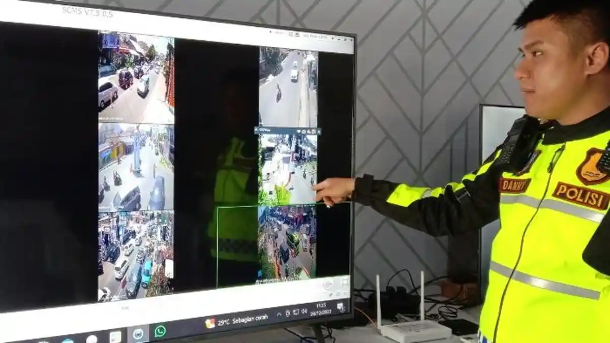 Suasana Exit Tol Singosari ke Arah Batu Padat saat Libur Natal, Petugas Siapkan Upaya Ini