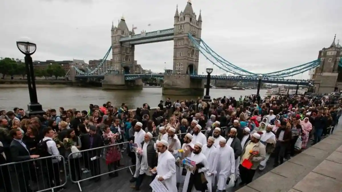 Ratusan Imam Masjid di Inggris Menolak Salatkan Jenazah Teroris
