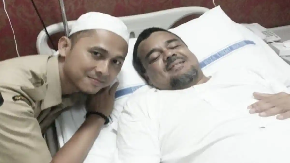 Tersebar Foto Habib Rizieq Dirawat di Rumah Sakit