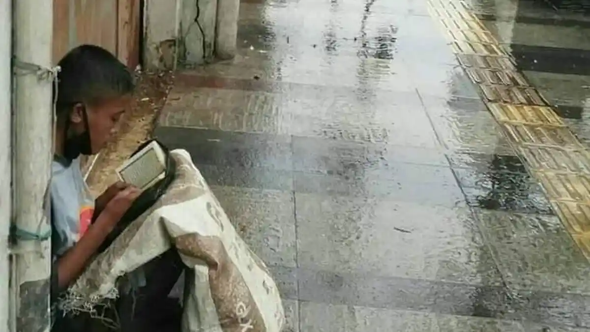 Berbekal Sarung dan Alquran, Akbar Merasa Tak Pernah Takut dan Khawatir ke Mana Pun Pergi Mengembara