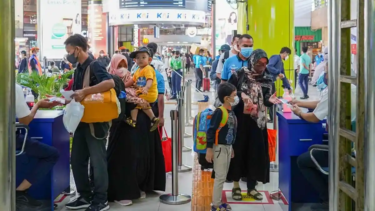 Manajemen PT KAI Terkejut, Penumpang Kereta Api Lampaui Target saat Mudik Lebaran 2022