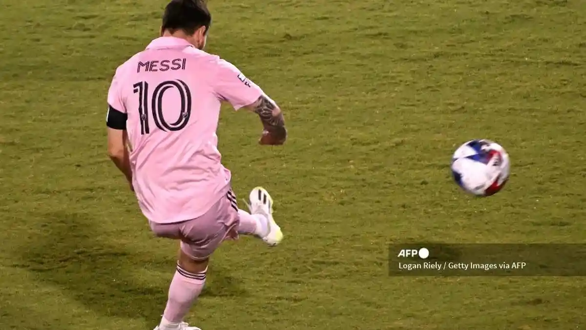 Lionel Messi Keluarkan Sepatu Baru, Cuma 10 Pemain Ini yang Boleh Memakainya