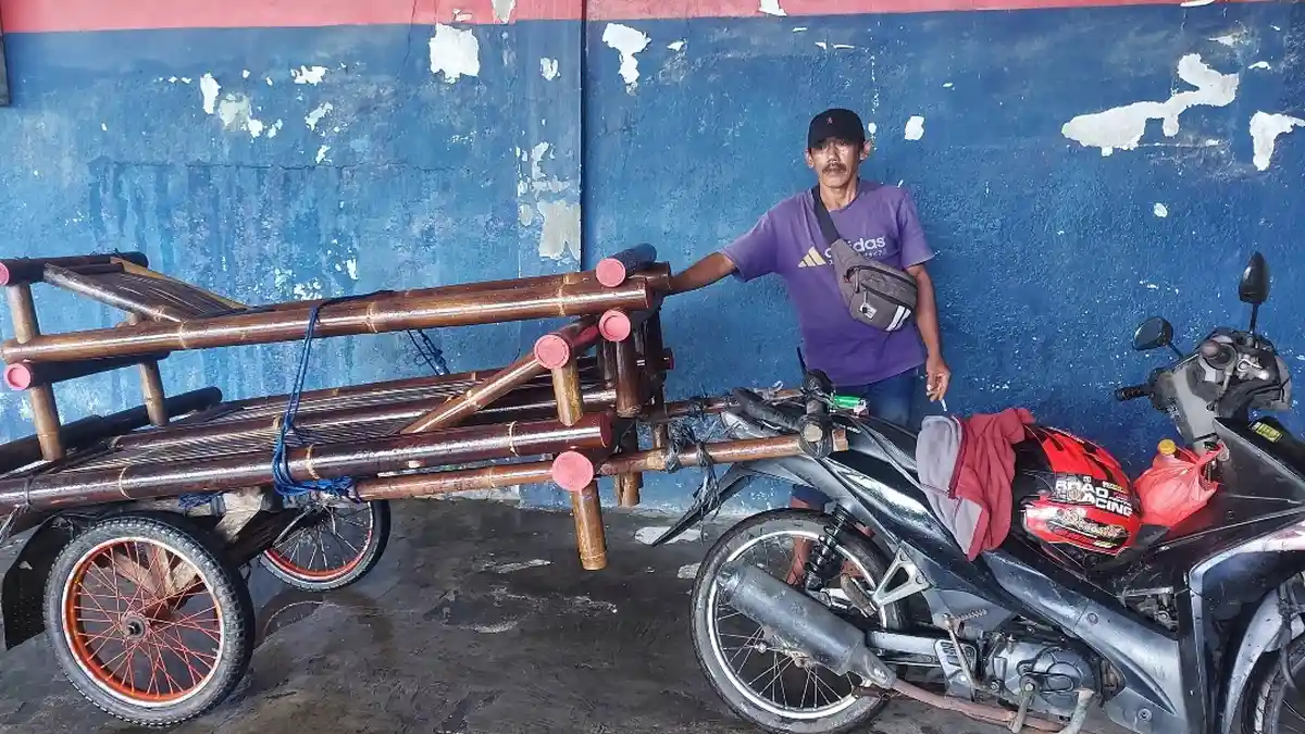 Kisah Tono Penjual Kursi Bambu, Berkeliling dari Toboali Hingga Muntok   