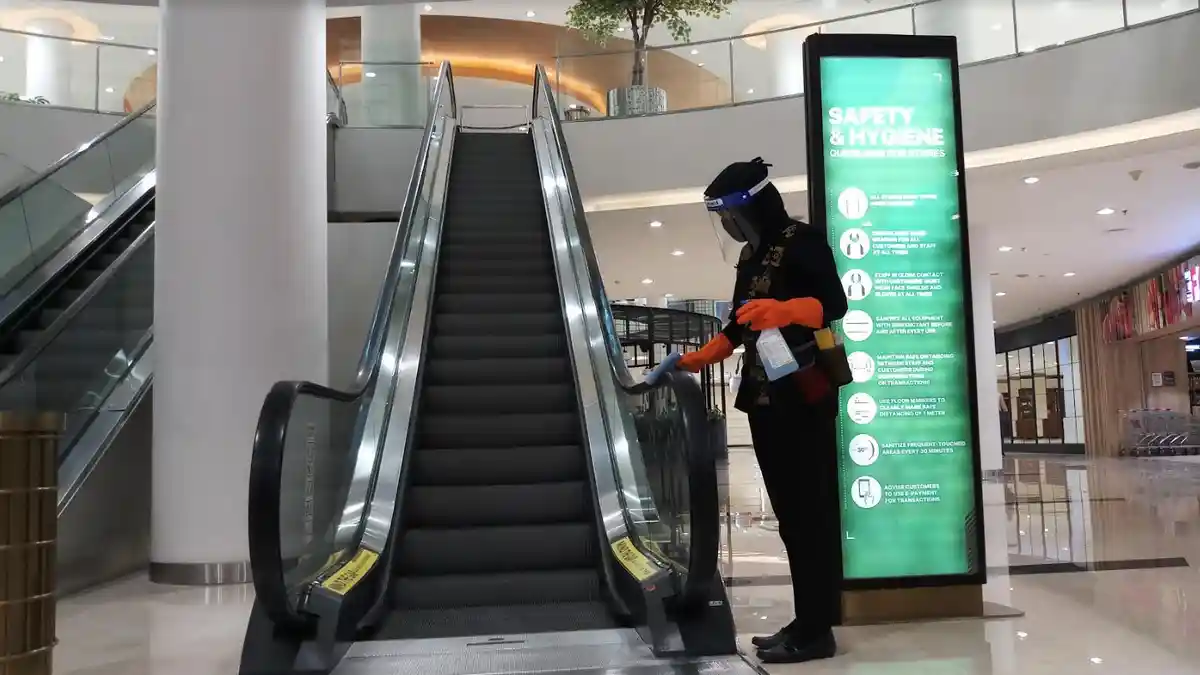 VIDEO: Suasana Jelang Pusat Perbelanjaan Senayan City Buka Kembali