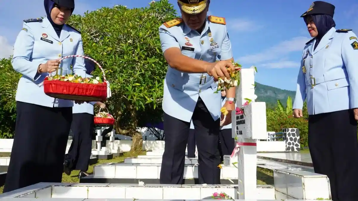 Peringatan Hari Bhakti Pemasyarakatan ke 59, Kemenkumham Malut Laksanakan Upacara dan Tabur Bunga