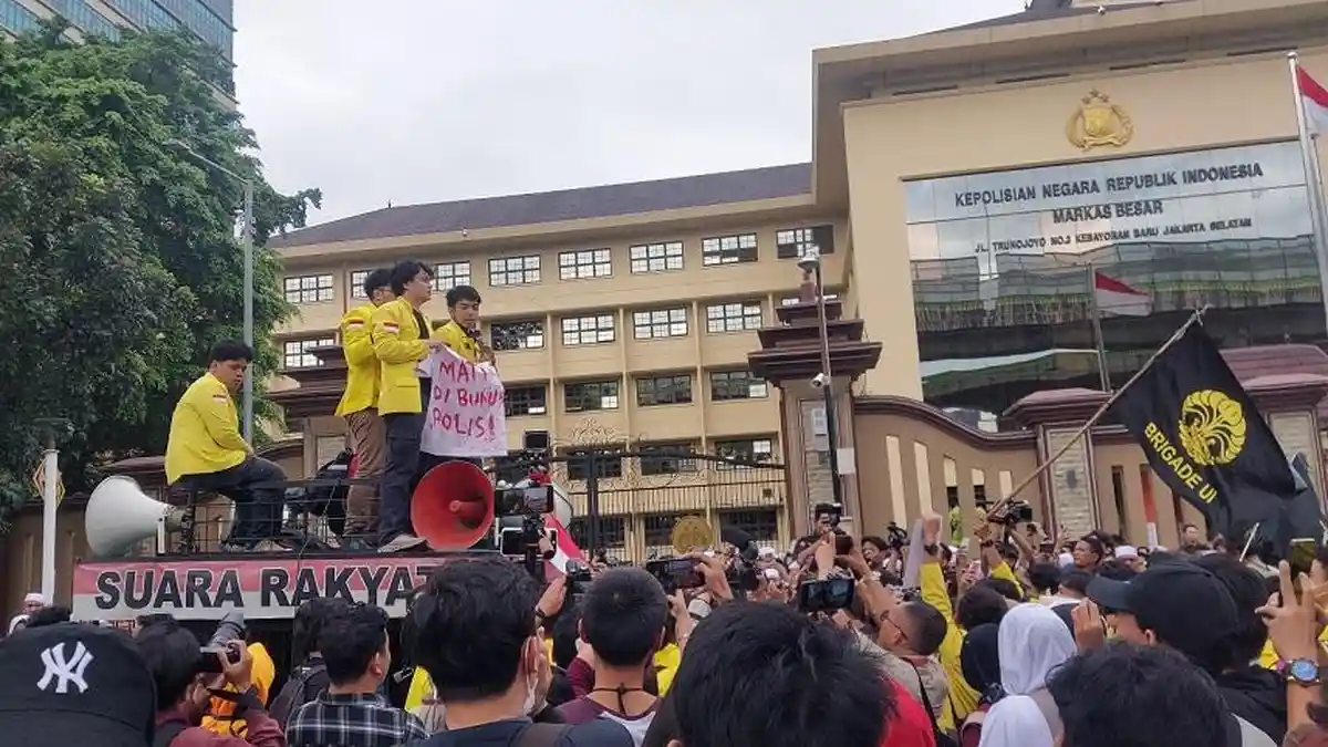 Massa Mahasiswa Tuntut Copot Kapolri Listyo Sigit, Bebaskan Tahanan Politik yang Dikriminalisasi