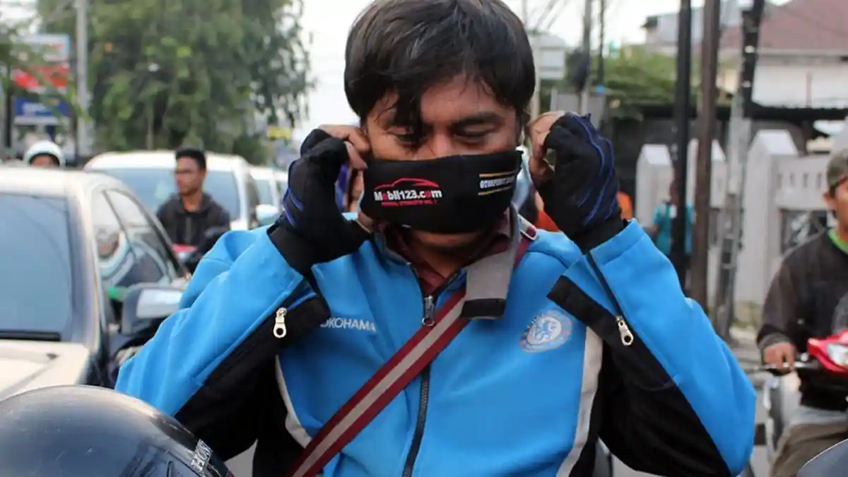 Hati-hati, Sering Naik Motor Tanpa Masker Bisa Risiko Terkena Bell's Palsy