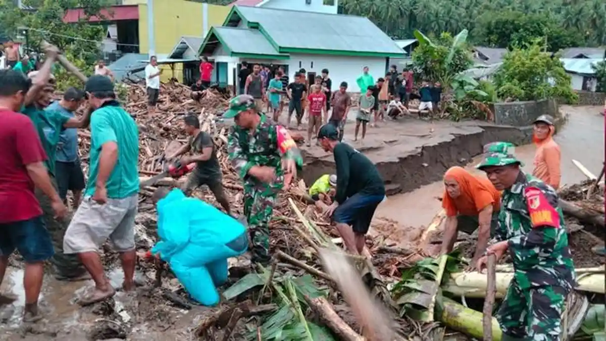 Bantu Warga Terdampak Banjir Bolaang Mongondow Sulut, Kodim 1303/BM Siagakan Prajurit Koramil