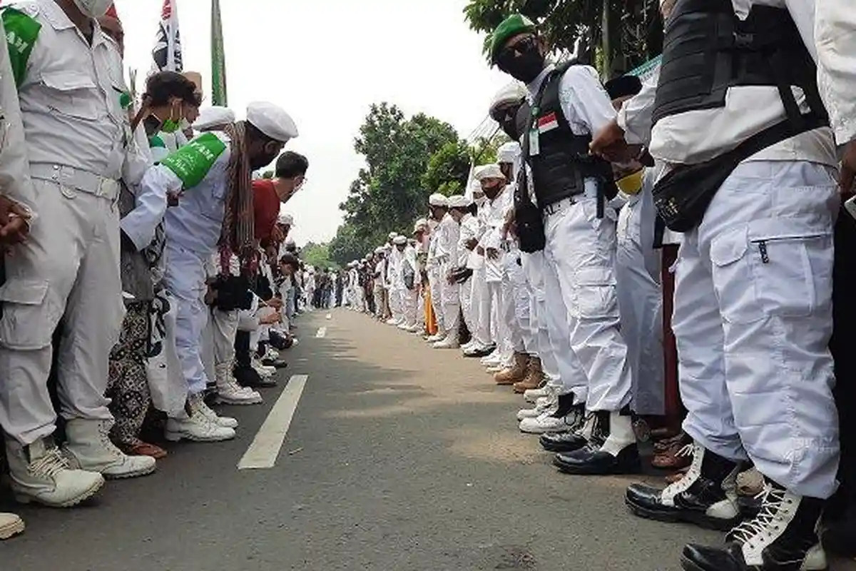 Laskar FPI Jaga Ketat Rumah Habib Rizieq Shihab, Polisi Kirim Surat Panggilan untuk Imam Besar FPI