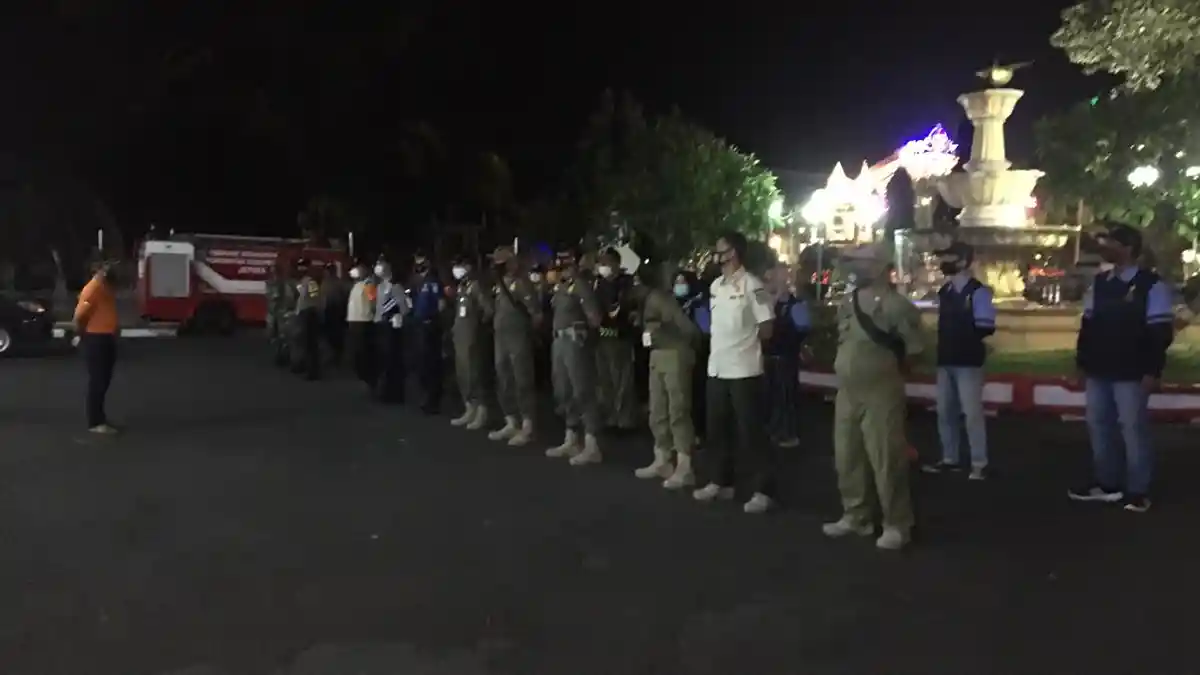 KKN UIN Walisongo Bagi-Bagi Masker dalam Patroli Gabungan di Jepara