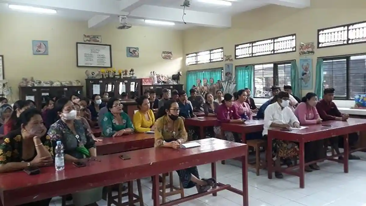 SMPN 5 Denpasar Kembali Bergejolak, Beredar Pesan WhatsApp Pembelajaran Digelar Daring