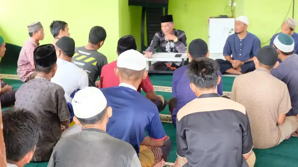 Tingkatkan Keimanan, Warga Binaan Lapas Labuhan Bilik Khusyuk Dengarkan Ceramah Agama