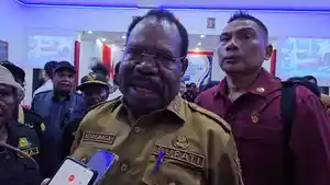 AKAN-BERGIZI-GRATIS-Bupati-Nabire-Mesak-Magai-m.jpg