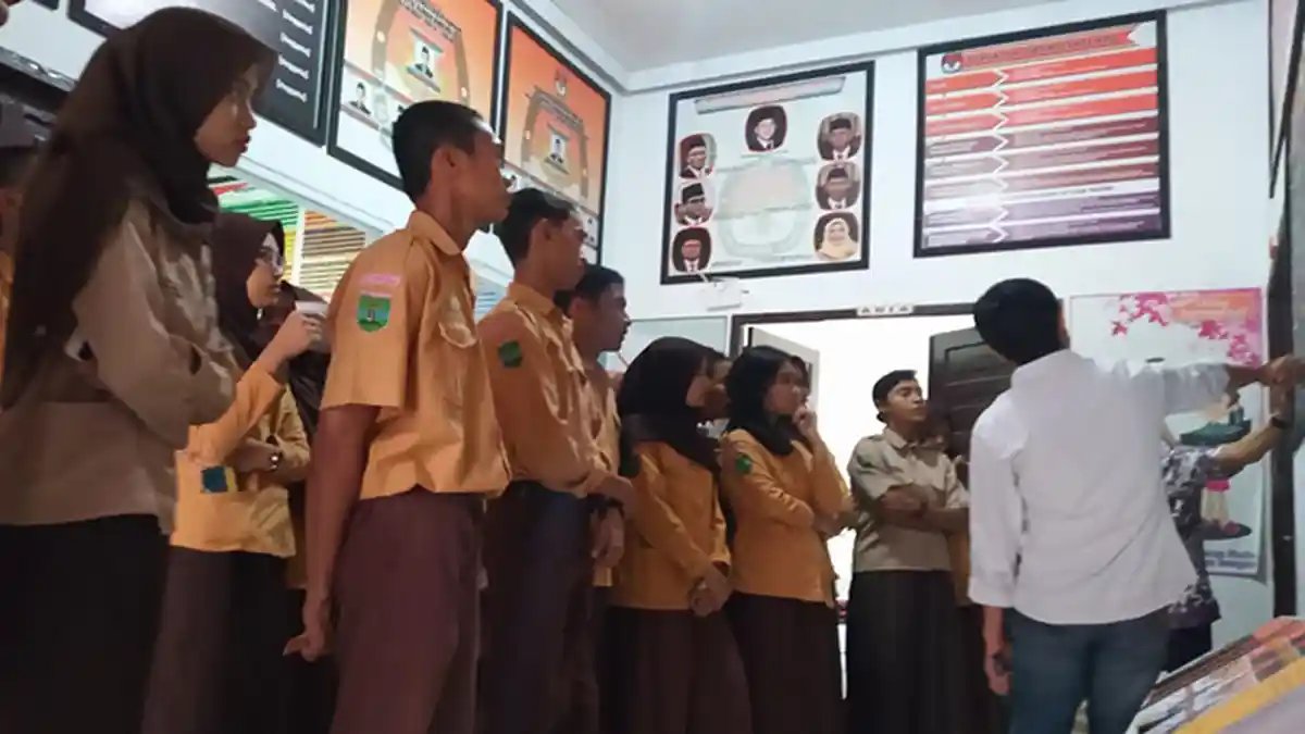SMA Negeri 2 Beraudiensi ke Rumah Pintar Pemilu KPU Singkawang