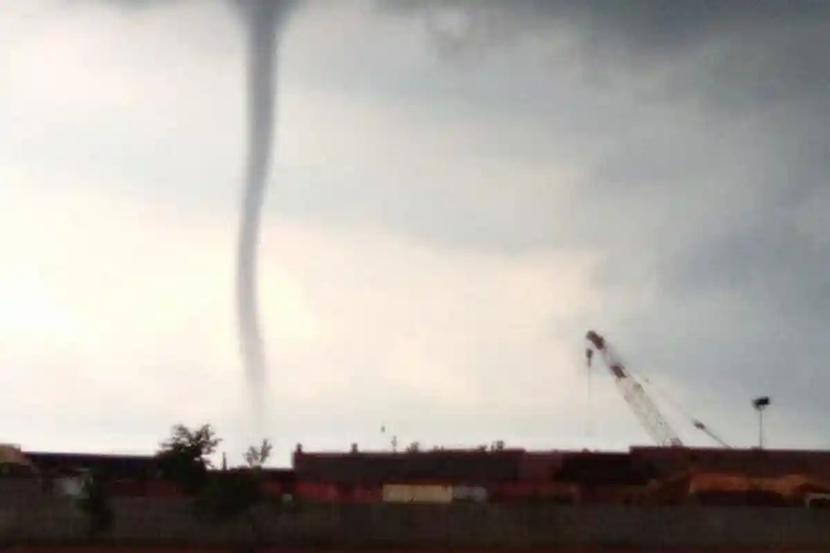 WASPADA! BMKG Perkirakan 15 Wilayah Hari Ini 19 Februari 2021 Hujan Lebat dan Angin Puting Beliung