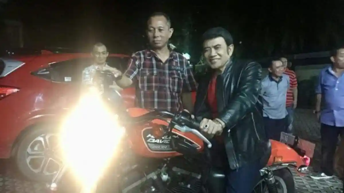 Kisah Dibalik Rhoma Irama Diberi Sawer Moge Harley Davidson, Ternyata Ini Kejadiannya