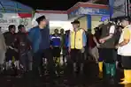 Bupati-Sidoarjo-dan-sejumlah-pejabatnya-saat-meninjau-banjir-di-Tanggulangin.jpg