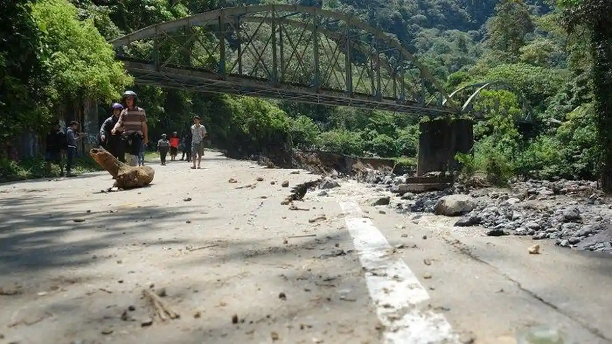 Jalan Padang-Bukittinggi Terputus di Batang Anai Imbas Banjir Lahar Dingin, Ini Jalur Alternatifnya