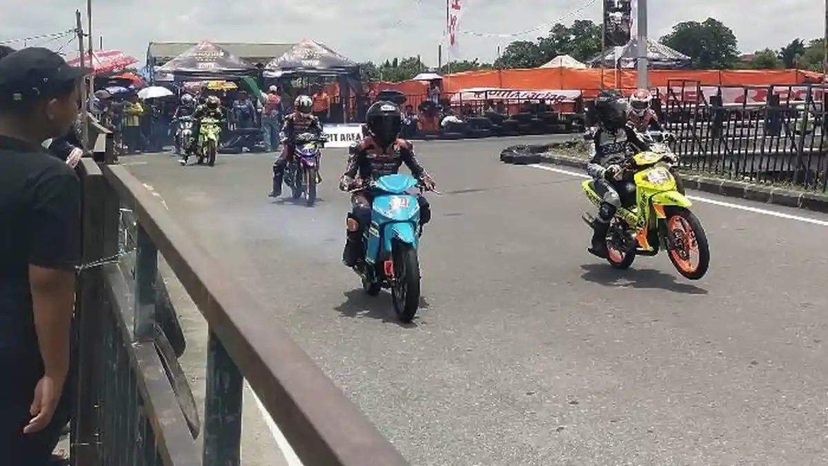 Jalan Raya Bulusari Tarokan Kediri Disulap Jadi Arena Road Race Resmi ...