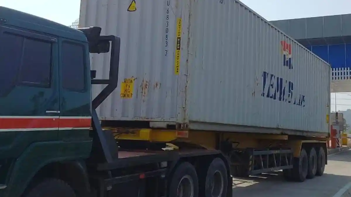 Sehari Setelah Difungsikan, Kendaraan Besar Masuk Tol Baitussalam