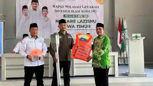 Perlengkapan-kebencanaan-kepada-bendahara-LPBI-SER-NU-PCNU-Gresik.jpg