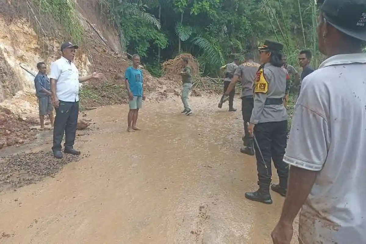 Pegawai Kantor Camat Wulandoni Lembata Luka Ringan Terseret Banjir