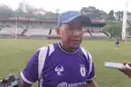 ahmad-Darmawan-usai-memimpin-latihan-di-Stadion-Man.jpg