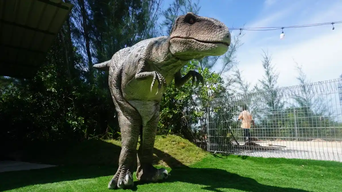 Ngabuburit Lihat Dinosaurus di Dino's Gate Batam, Tarif Masuk Kini Rp 30 Ribu Per Orang