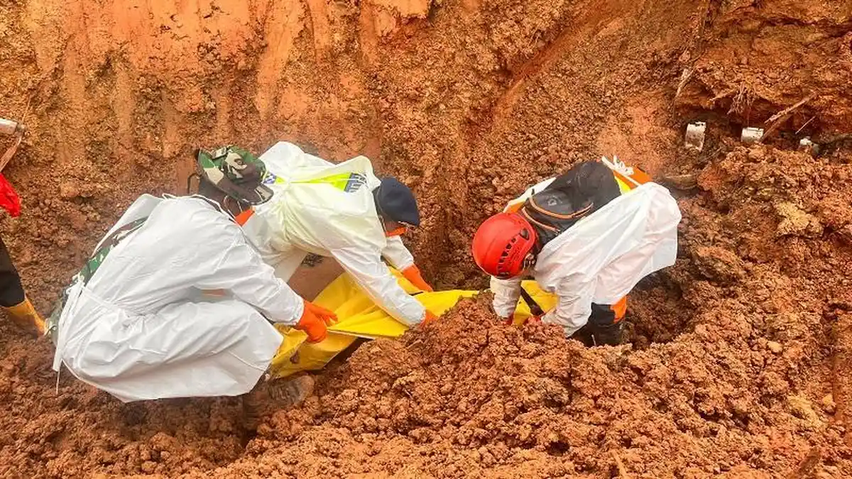 Satu Korban Longsor Cilacap Ditemukan, Terseret 70 Meter dari Lokasi Rumah Awal. 2 Masih Hilang
