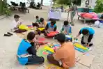 Sampah Pantai Jadi Media Lukis, Anak-anak Pulau Derawan Berau Sampaikan Pesan Lingkungan