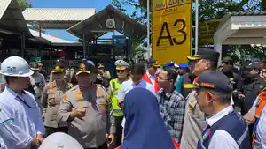Respon-persoalan-calo-tiket-Kapolda-Kepri-Irjen-Pol-Asep-turun-tangan-ke-pelabuhan-ASDP-Punggur.jpg