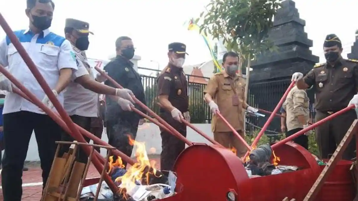 Kejari Gresik Musnahkan Barang Bukti Kasus Inkrach, Perkara Narkoba ...