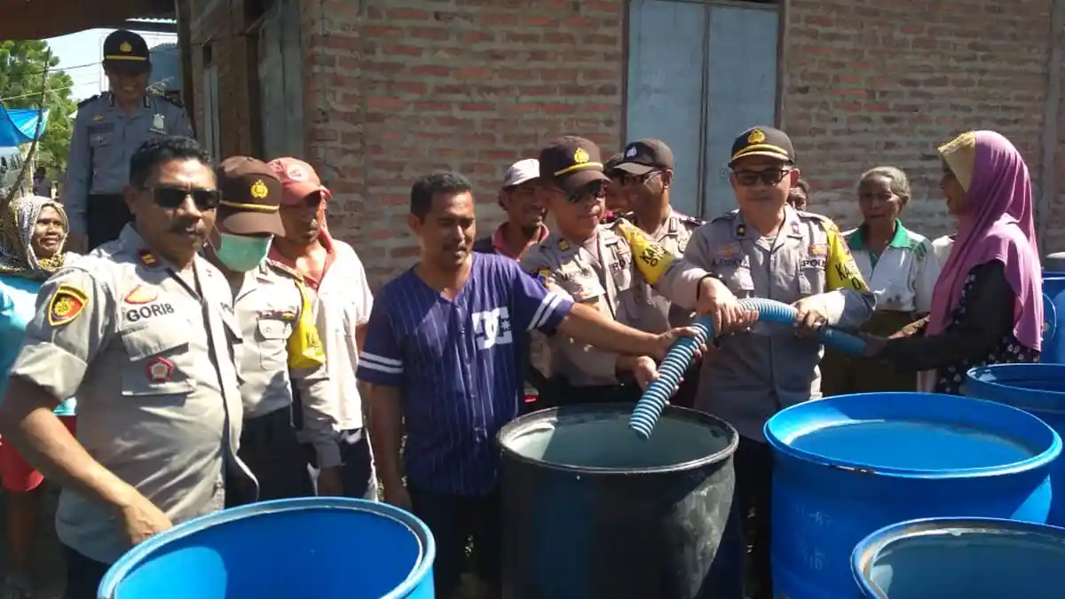 VIDEO: Polres Lembata Bantu Air Bersih Untuk Dua Desa di Ile Ape