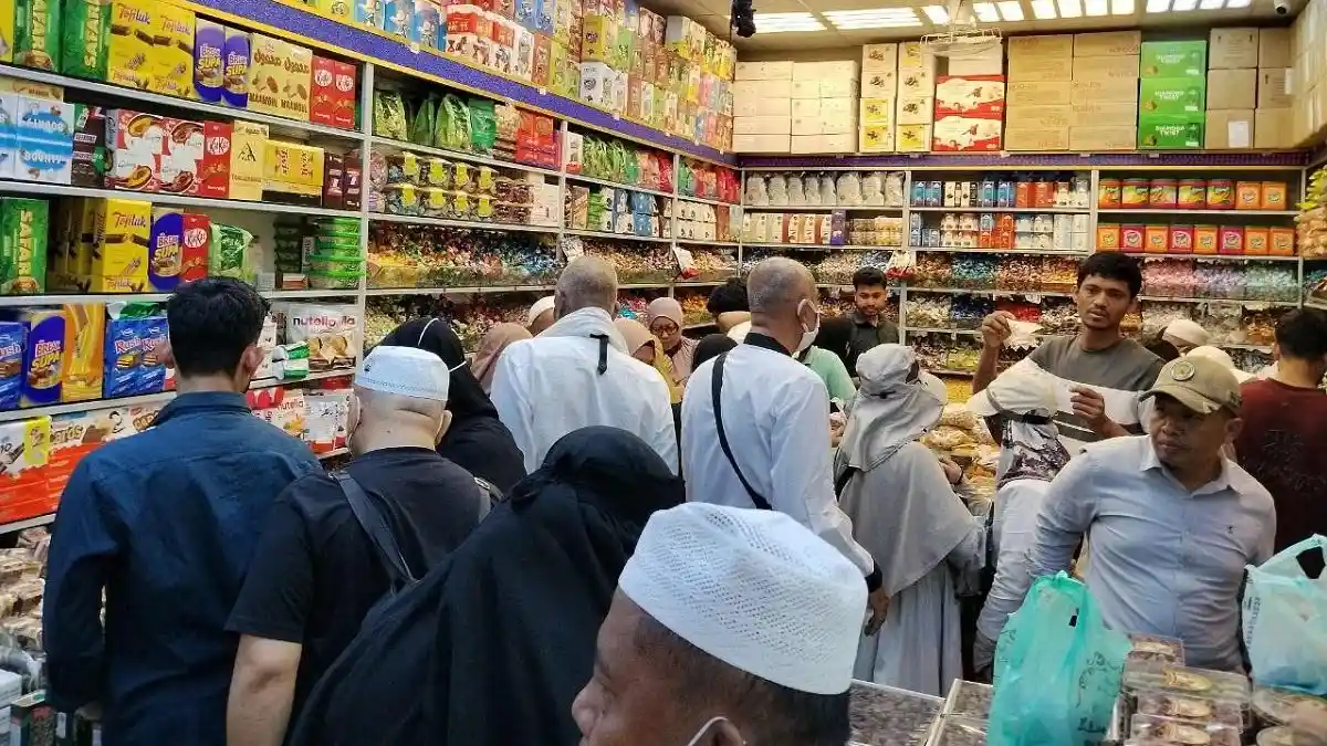 Tradisi Sebelum Pulang Haji: Berburu Oleh-oleh Murah di 'Tanah Abang Makkah'